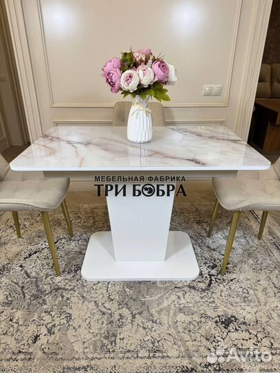 Раздвижной кухонный стол и стулья