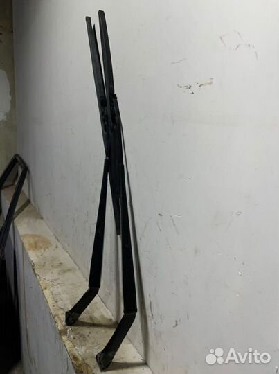 Поводок стеклоочистителя Nissan Patrol Y62