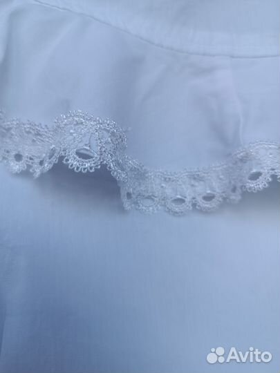 Продам нарядную белую школьную блузку на девочку