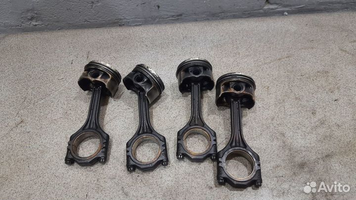 Комплект поршней с шатунами 1.4 caxc VW Jetta 6