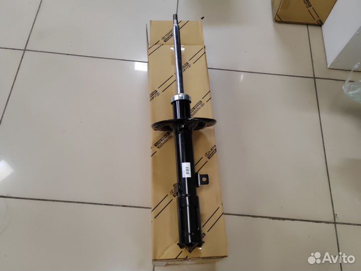Амортизатор задний правый camry 30 рестайлинг