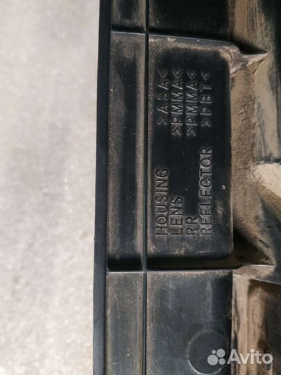 Фонарь задний левый Паджеро