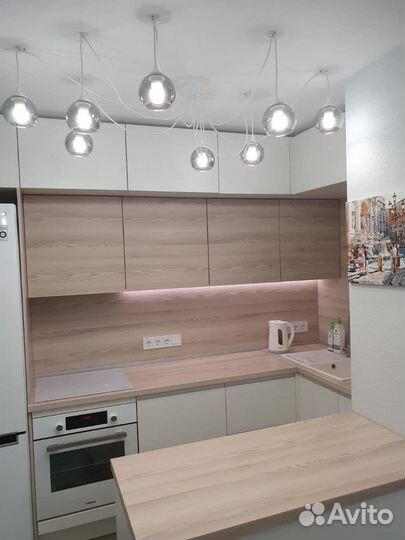 Кухня с антресолями и островом. Кухня на заказ Т72