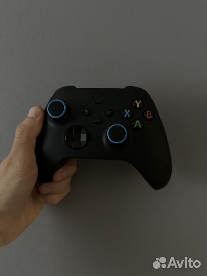 Xbox Series X + 2 геймпада(с 2 АКБ) + игры