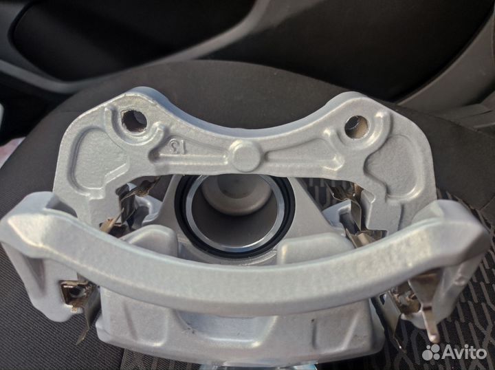 Суппорта передние Nissan tiida