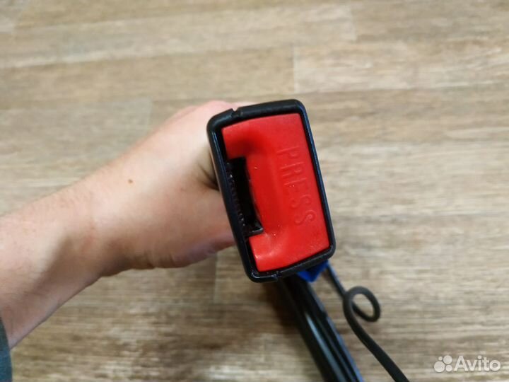 Ответная часть переднего правого ремня Mazda 3 BK