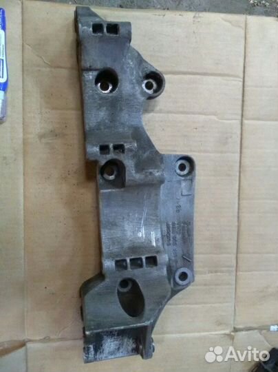 Кронштейн генератора Skoda Octavia Tour A4