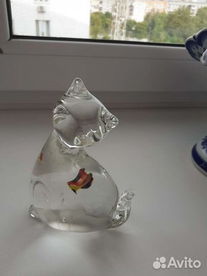 Кошка стеклянная с рыбкой