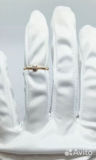 Кольцо с природным камнем Золото