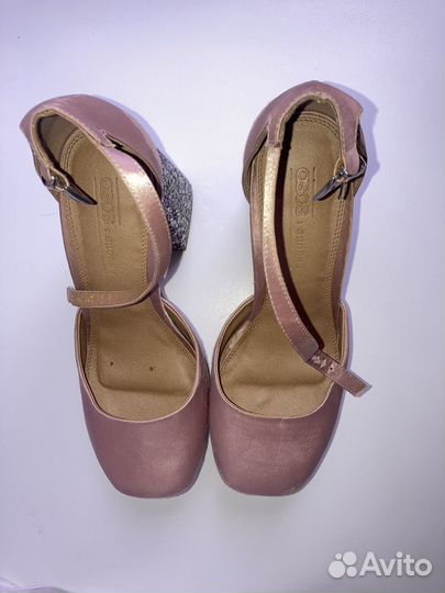 Туфли женские на высоком каблуке