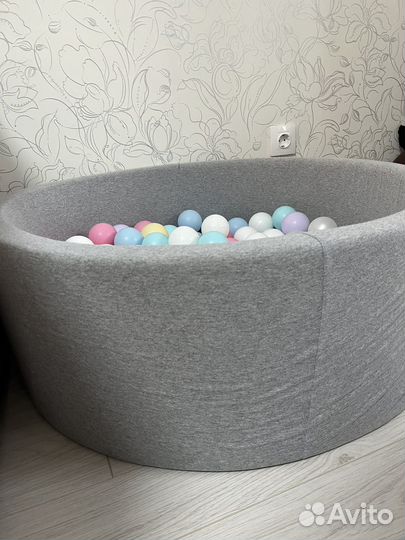Сухой бассейн с шарами