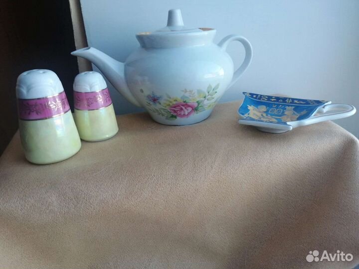 Сахарница, чайник, бокалы