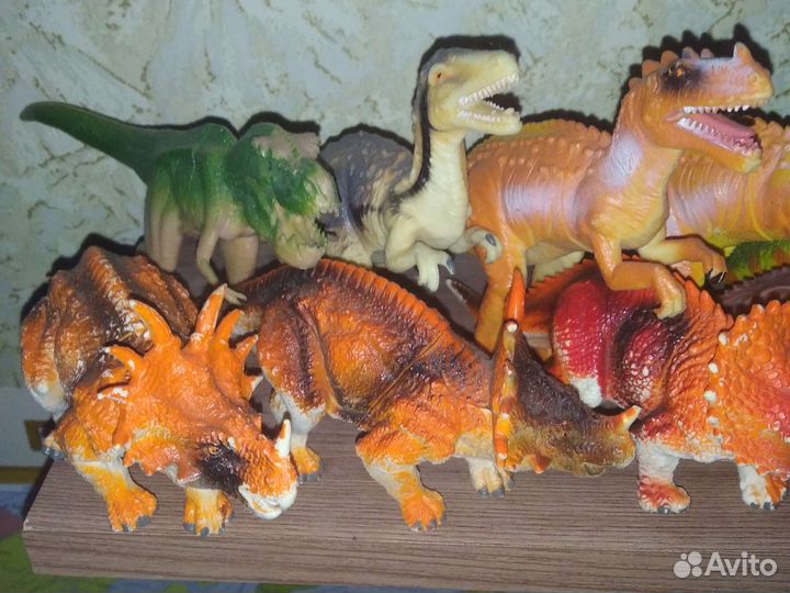 999 за все. Декоративные динозавры