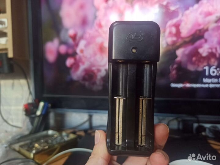 Зарядка для литиевых аккумуляторов HG-1206W