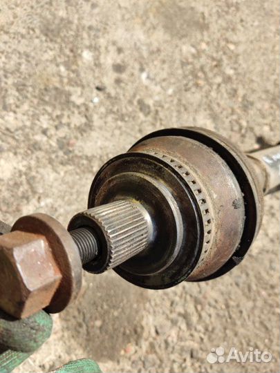 Полуось передний правый Audi A6 седан 2.4I 1998