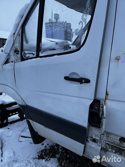 Дверь передняя левая Mercedes Sprinter w906