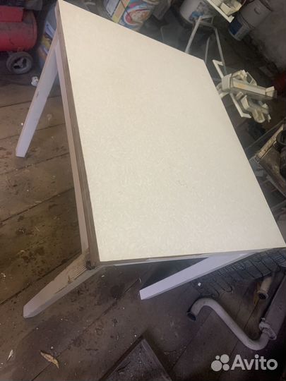 Кухонный стол