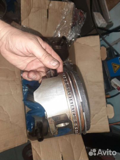 Поршень GM 7,4l