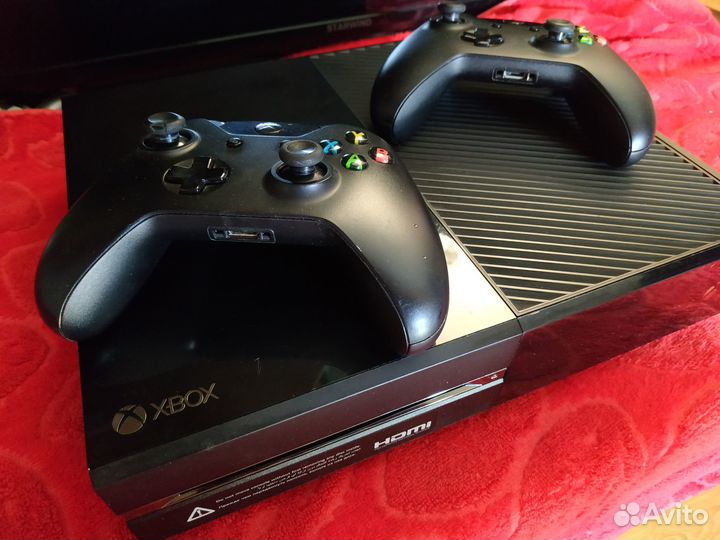 Новый Xbox One c Дисководом + 2 Геймпада