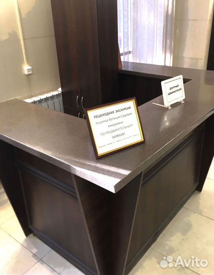 Ресепшн для офиса из искусственного камня