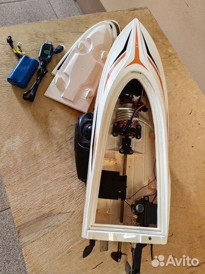 Радиоуправляемый катер