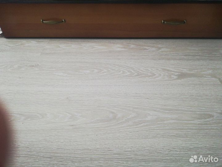 Детская кроватка-маятник необычного цвета с перехо