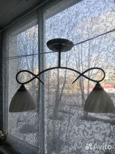 Продам люстру