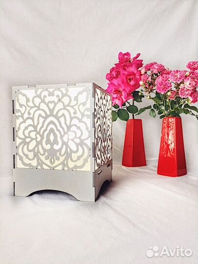 Настольная лампа/светильник