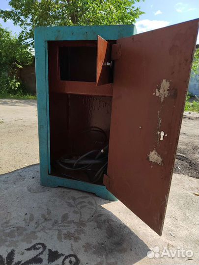 Сейф металлический