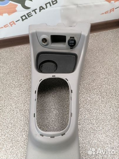 Консоль между сидений Hyundai Verna