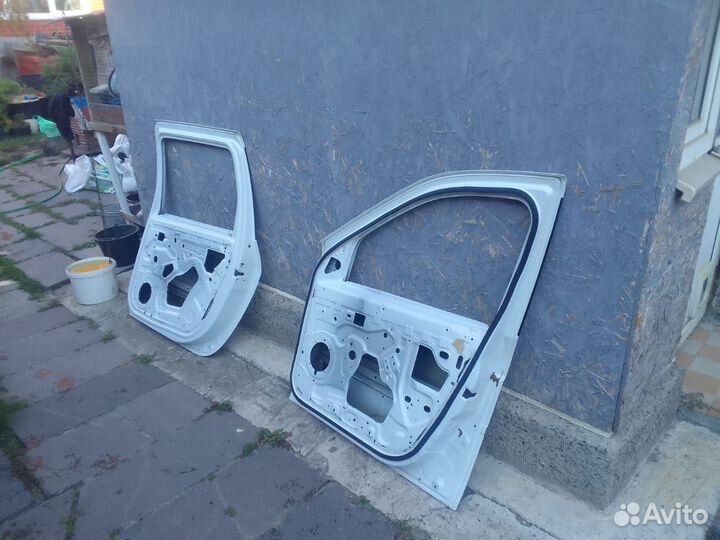 Битые двери 2 шт Лада Ларгус Кросс