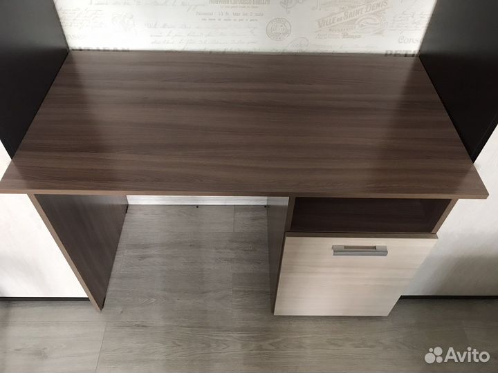 Письменный стол