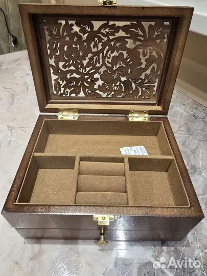 Деревянная шкатулка для украшений
