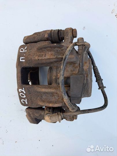 Mercedes-Benz C (W202) суппорт передний