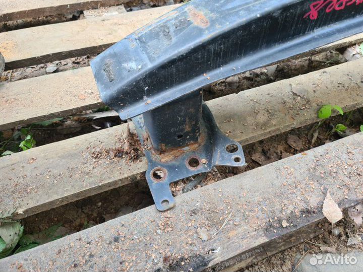 Усилитель бампера передний Volkswagen Touran 1