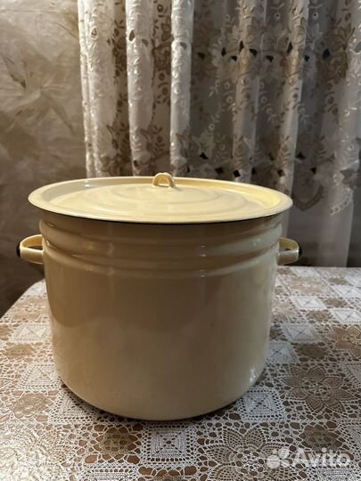 Эмалированная кастрюля