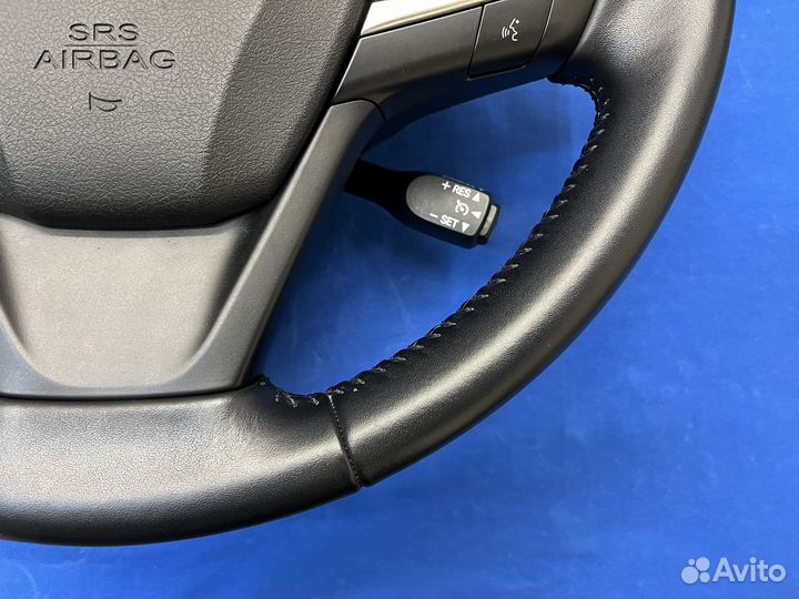 Оригинальный руль с косточкой Toyota Camry 55