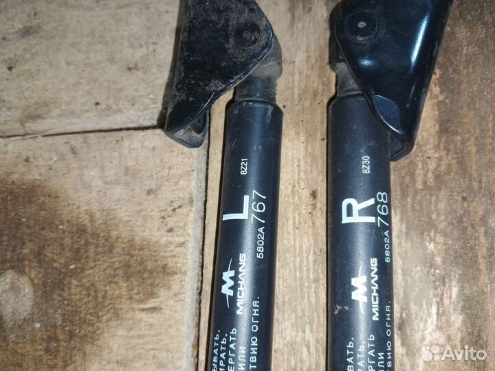 Газовые упоры багажника Mitsubishi Outlander 3