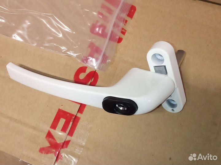 Ручки оконные болконные маскитные и другая фурниту