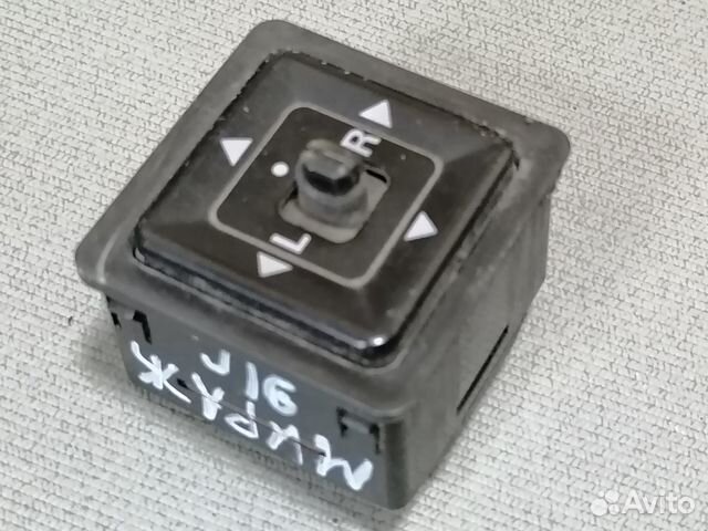Кнопка управления зеркалами Mitsubishi Mirage 1991