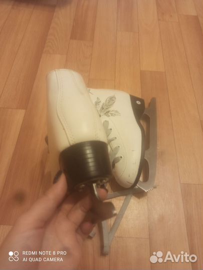 Коньки фигурные, 33 размер