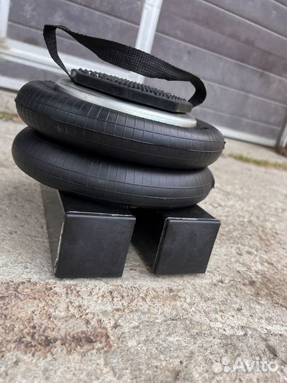 Пневмодомкрат