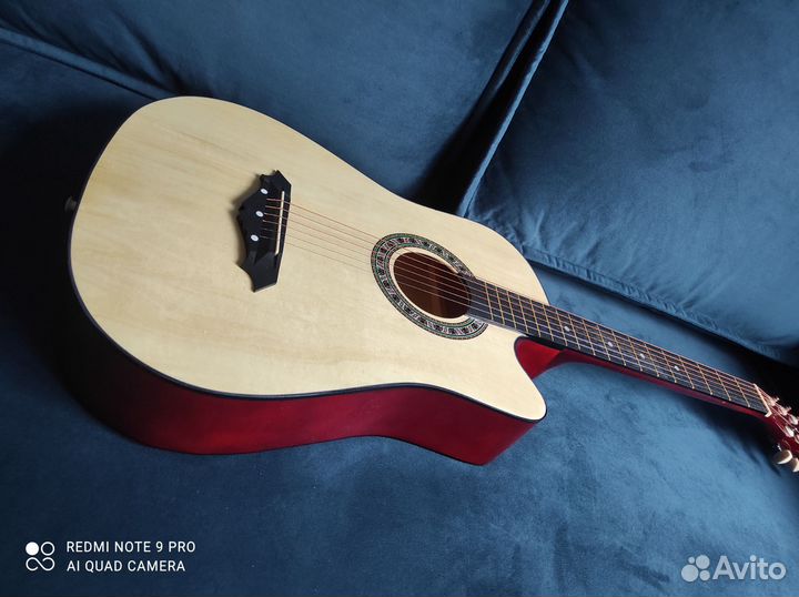 Акустическая гитара