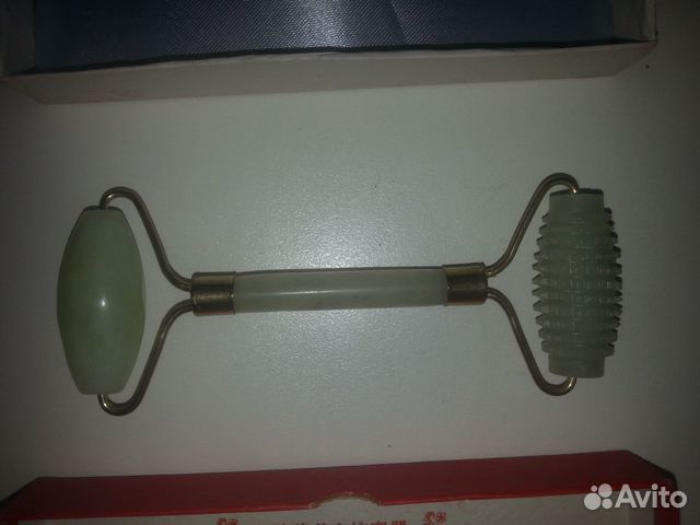 Нефритовый роликовый массажёр для лица и тела