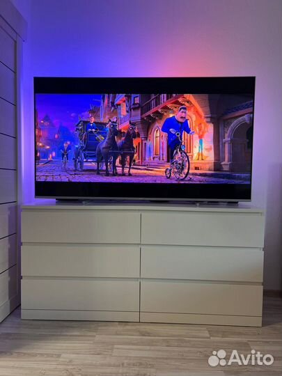 Телевизор Philips ambilight 70* (178см)