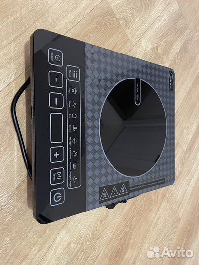 Индукционная портативная плитка Midea