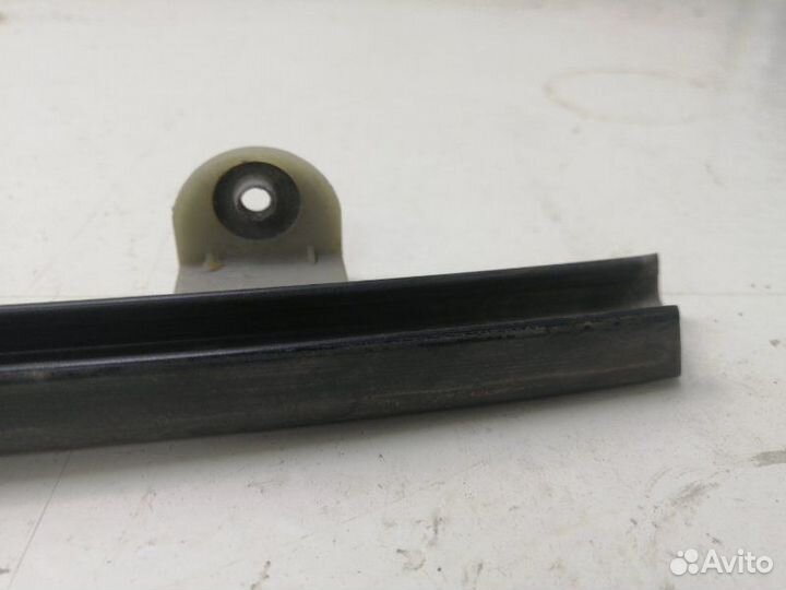 Направляющая стекла задняя правая Toyota Avensis