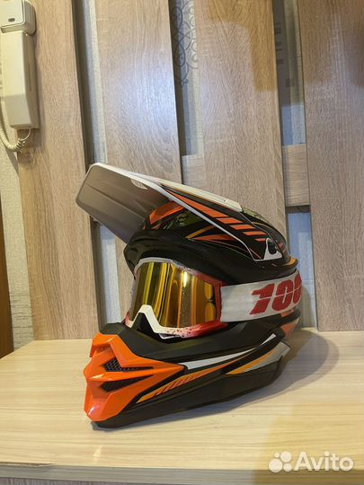 Кроссовый шлем Hizer