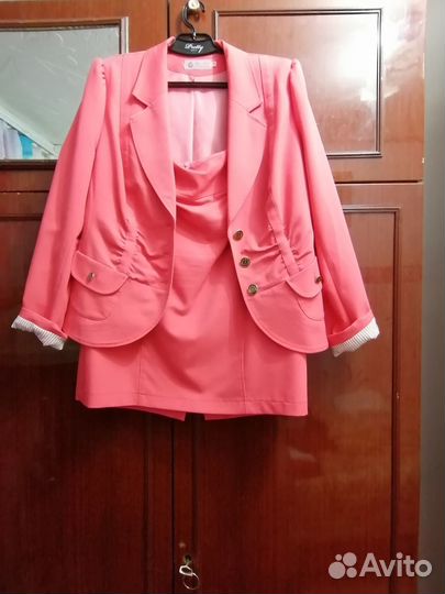 Костюм женский