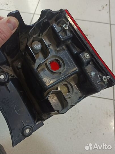 Задний левый наружний фонарь peugeot 4007